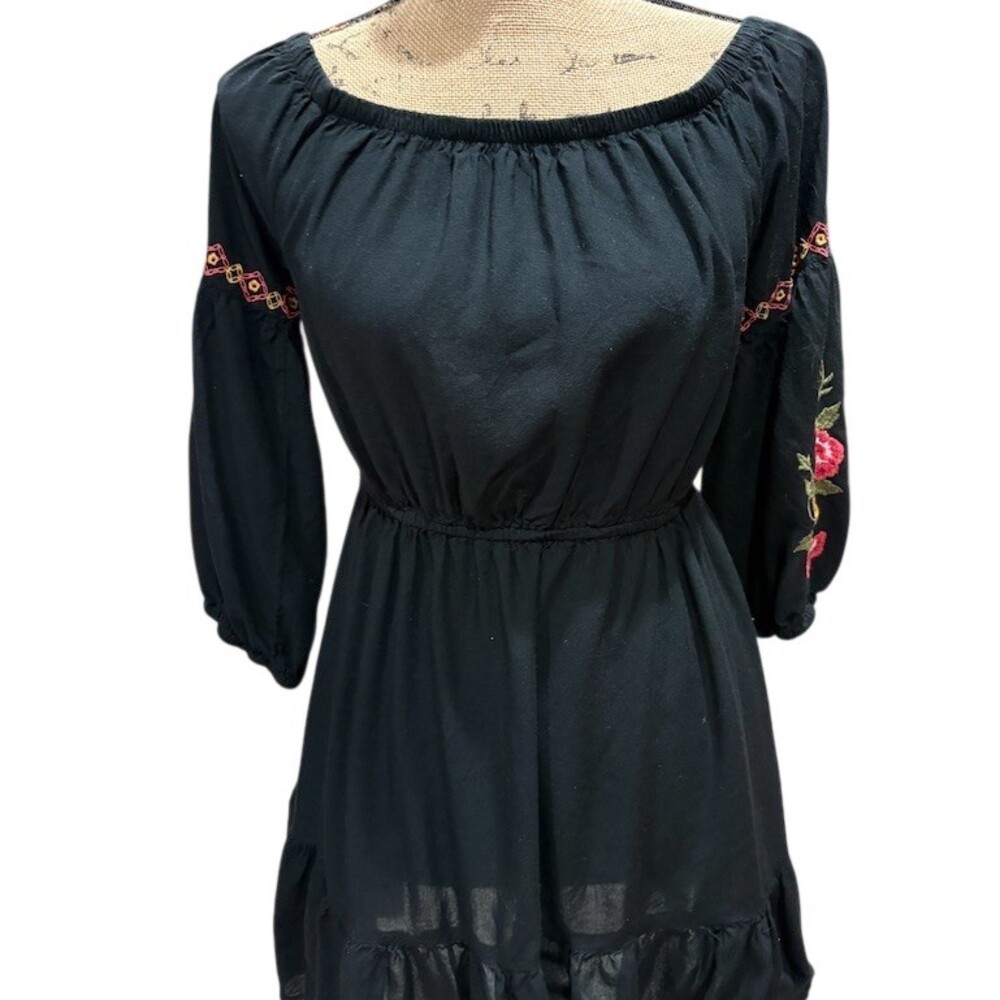FEATHERS Dress Womens M Black Off Shoulder Peasant Boho Embroidered Short